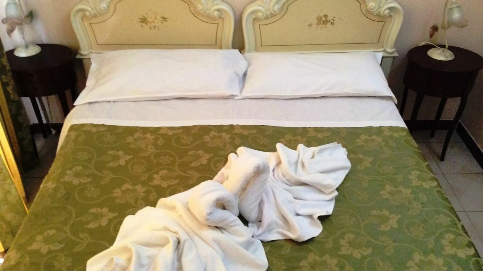 B&B Benvenuto A Napoli contacts